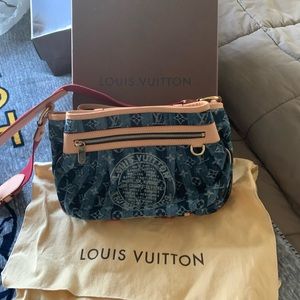 LOUIS VUITTON Cruise Porte Epaule MM